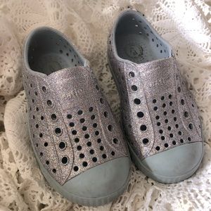 Natives sparkle water shoes size 7 native